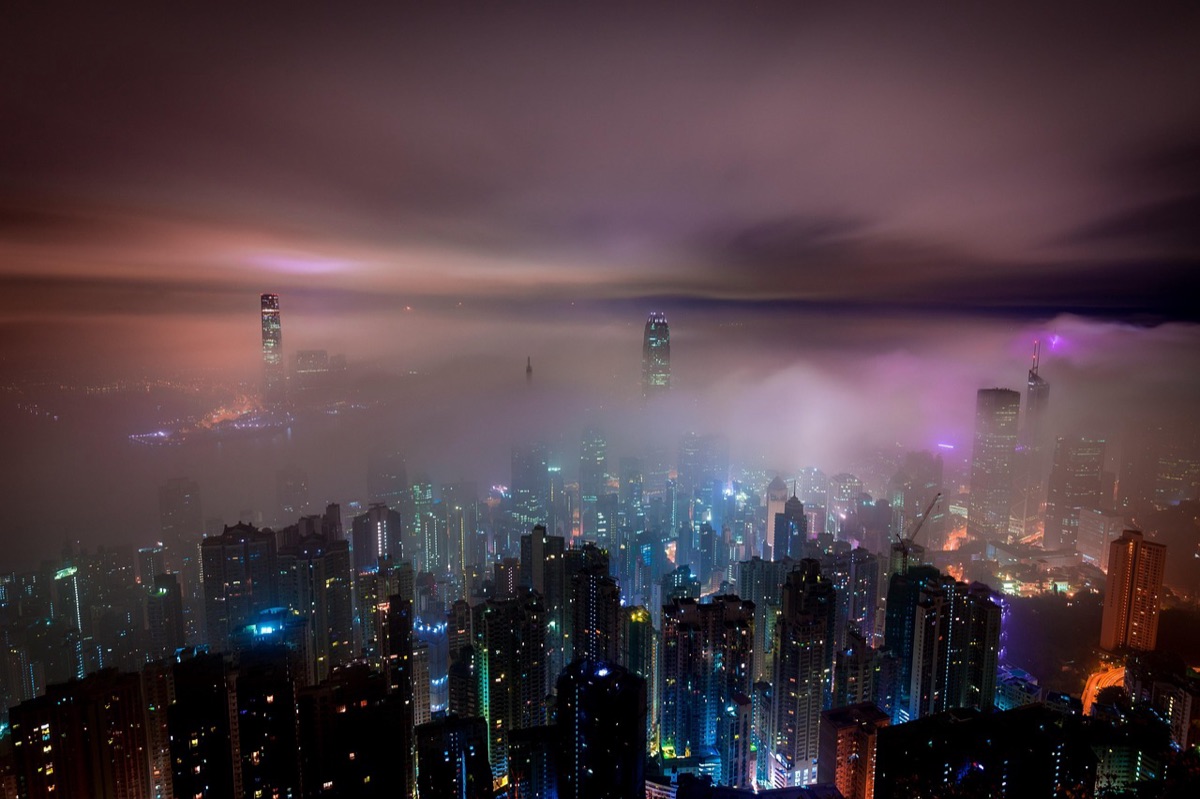 Hongkong beursgebouw met oude klok en glasramen