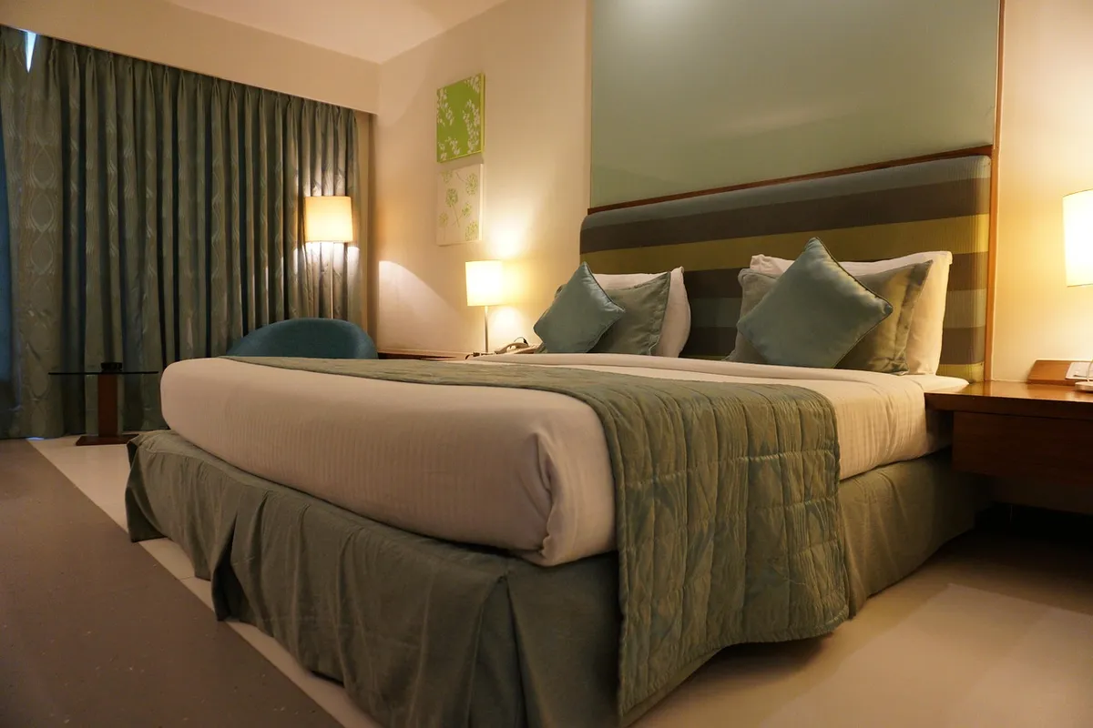 hotel, room, bed, curtains, furniture, hotel room, bedroom, interior, luxury, business, service, resort, lamp, decoration, comfortable, design, decor, suite, ho