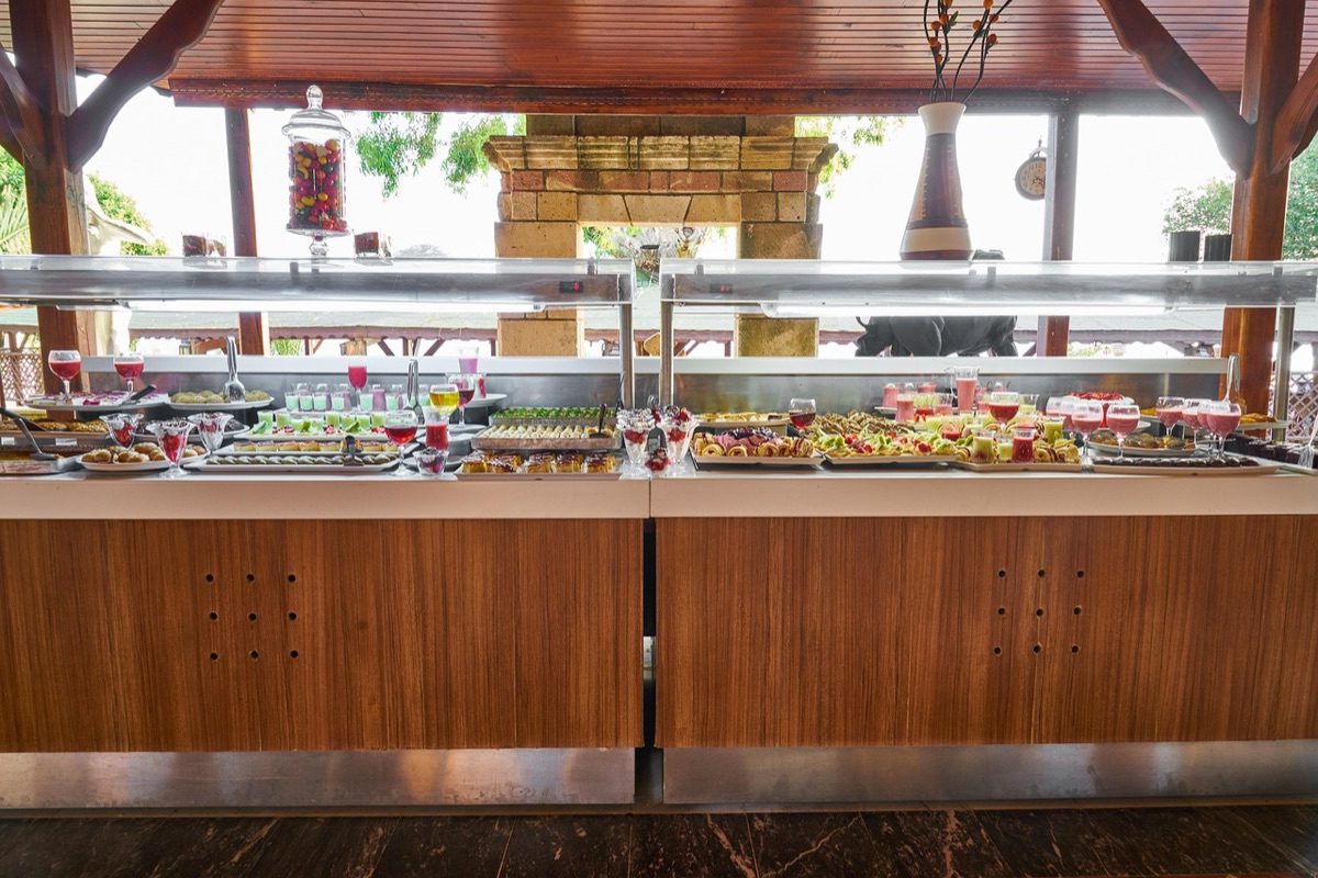 Rijk ontbijtbuffet in een hotel