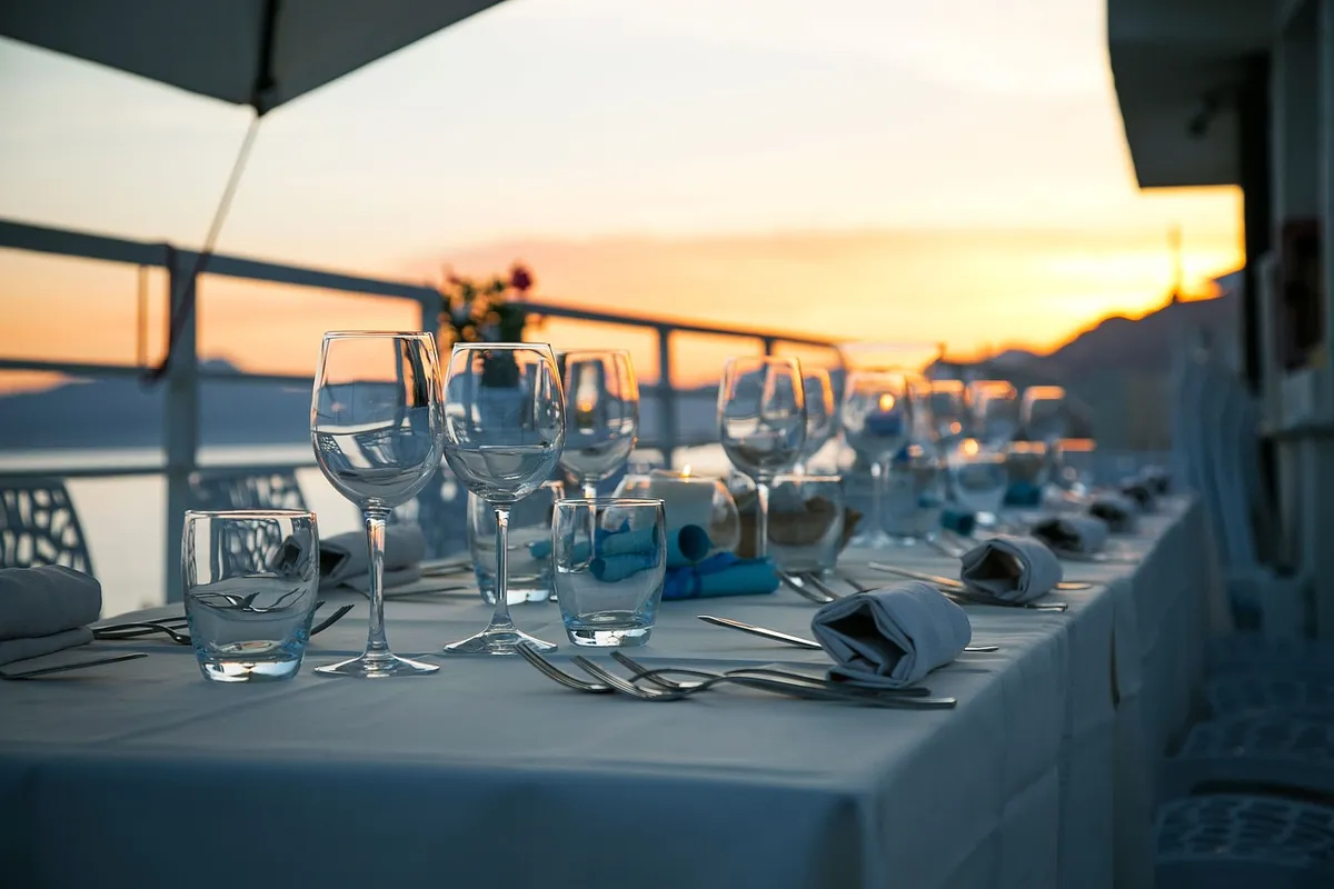 table, glassware, nature, cutlery, silverware, stemware, dining table, dinner table, table setting, table set-up, dinner, luxury, restaurant, sunset